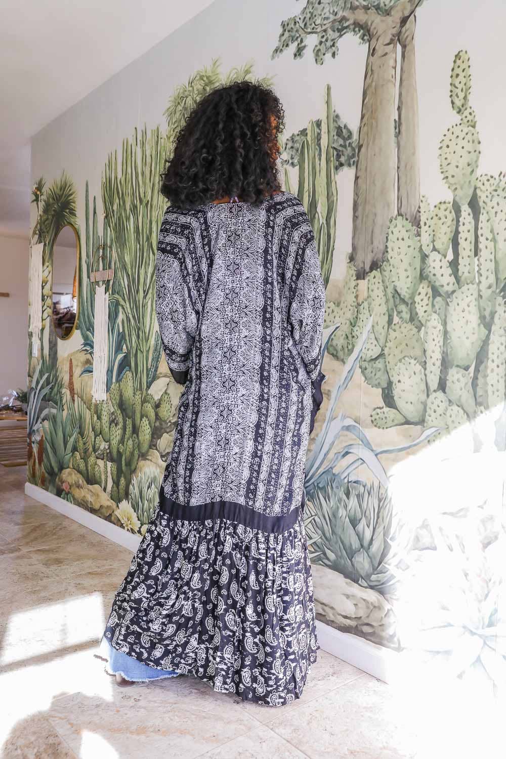 Paisley Free Flow Longline Kimono: Black